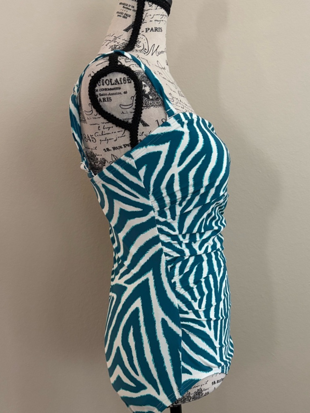 Coco Reef Contours Shaping Swimsuit with Removable Straps - Picture 4 of 9